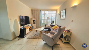 דירה למכירה בכפר גנים ב' סלון